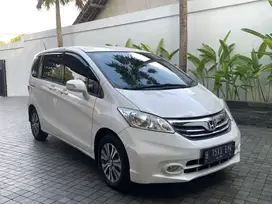 Honda freed E psd matic 2013