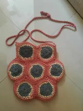 Tas rajut motif bunga