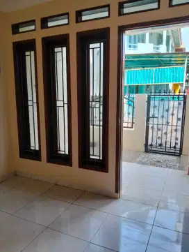 Di sewa kan rumah dalam komplek .