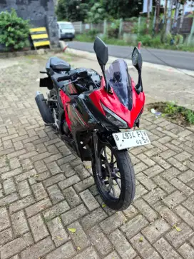 Honda CBR 150R ABS tahun 2019 surat lengkap mesin bagus