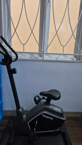 Sepeda statis beli cuman pakai sekali. Masih mulus 100%