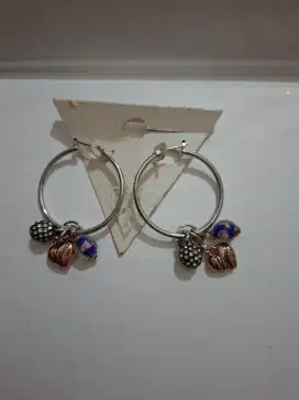 Anting-anting Guess (1 pasang)