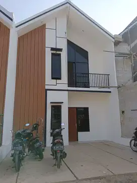 Rumah 2 lantai 3 kamar tidur dekat dengan Stadion Pakansari