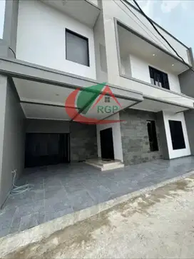 Dijual Rumah 3 Lantai dalam Cluster Pesona Pondok Cibubur