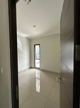 Rumah Hoek Cluster Burgundy Tipe Premium Summarecon Bekasi Dekat Mall