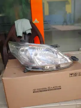 Head Lamp / Lampu Depan kanan Toyota Innova 2012-2015
