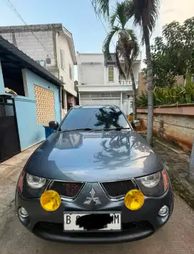 Mitsubishi strada Triton Exceed 4x4 matic tahun 2008
