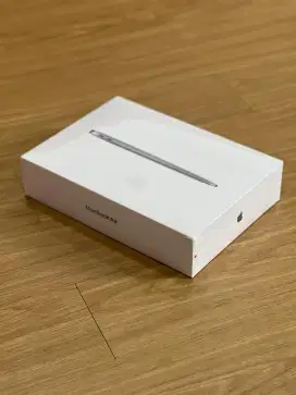 MacBook Air A2337 2020 M1 , 8/256 , 13 inch