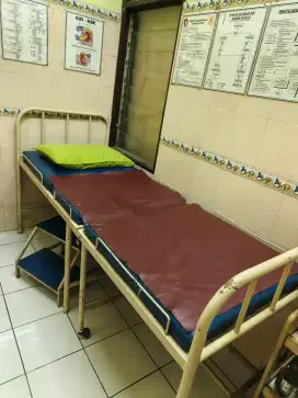 Dijual paket tempat tidur obgyn, sterilitator, meja kaca
