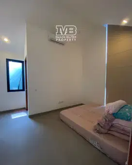 RUMAH CANTIK SEMI FURNISH LOKASI NYAMAN DI SOMERHILL BUKIT INDAH,
