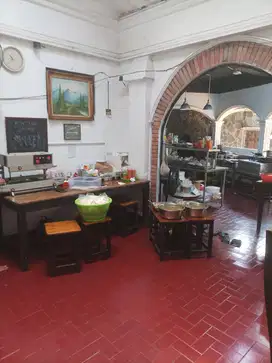 Karyawan bagian operasional