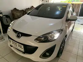 Mazda 2 tipe R 1.5 Thn 2014, Matic, Putih, Pajak Hidup