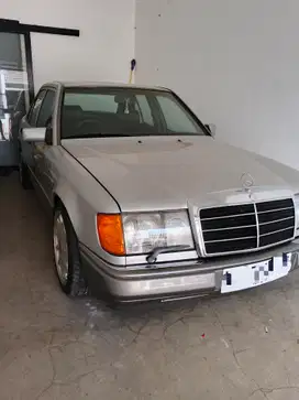 Mercedes-Benz E300 1993 Bensin