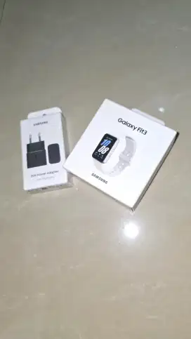 GALAXY FIT 3 + TRAVEL ADAPTER 25W