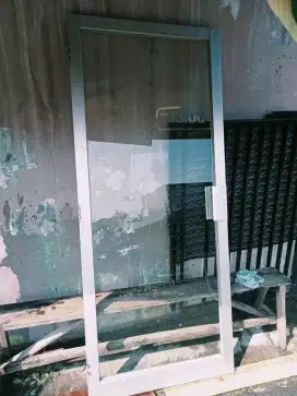 Pintu alumunium kaca