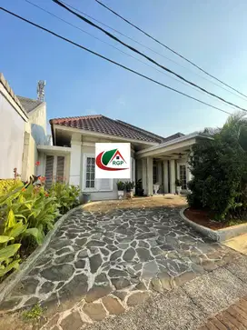 Dijual Rumah Semi Classic Nyaman di Cluster Cipayung Jakarta Timur