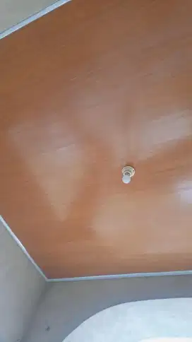 Pemasangan pvc+ les , bergaransi mrh aja ,spek bahan setandar kandel.