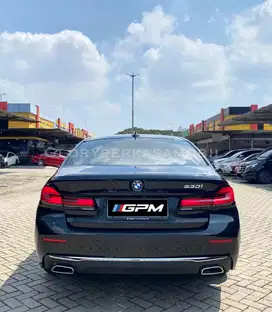 BMW 530i Opulence 2023 KM 2rb ANTIK