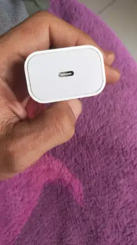 Kepala charger iPhone 20W. Bekas XR. Normal cek sepuasnya. Cikutra