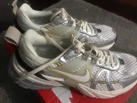 Sepatu Nike V2K Run Baru