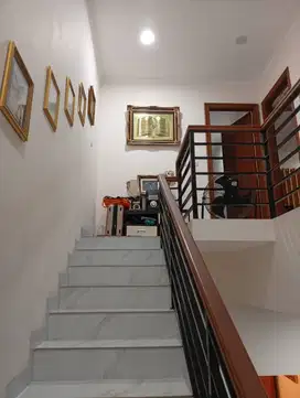 Rumah 2 lantai kokoh siap huni strategis di Taman Gigi Galaxy Bekasi