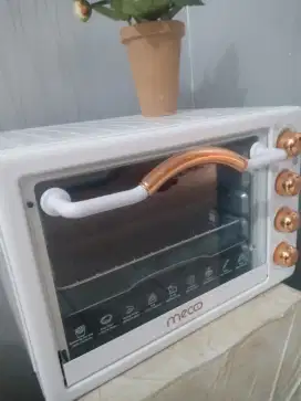 Menjual oven listrik 22 L,Pemakaian 2 Bulan.like new.