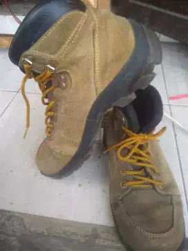 Sepatu safety pria