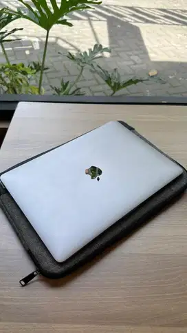 Apple MacBook Pro 13-inch Seri A1706 Touch Bar Kondisi Mati Total