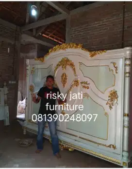 Almari baju klasik jati