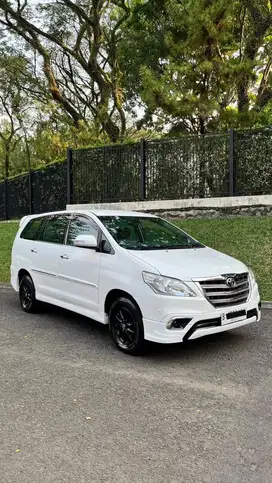 Innova V Luxury 2.0 AT 2014