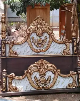 Tempat tidur adinda jati