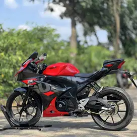 SUZUKI GSX 150R MERAH HITAM 2022 KM 14K SEPERTI BARU