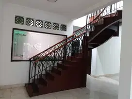 DISEWAKAN RUMAH DI CIREBON MENTENG JAKARTA SELATAN