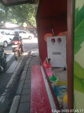 Dibutuhkan karyawan laki-laki buat jaga teh manis solo di benhil.