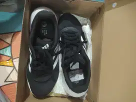 Sepatu  runing Adidas RunvalCon.30 original