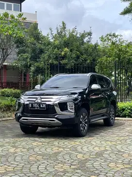 Pajero sport Dakar 2022 Hitam
