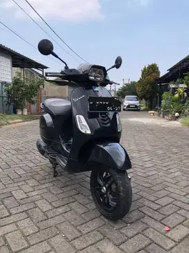 JUAL VESPA IGET S 125 BLACK