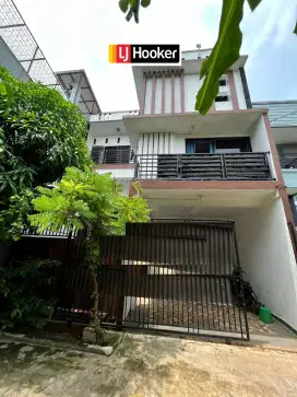 Rumah 2 lantai di perum.Imperial Gading Pelindo 2 sukapura jak-ut