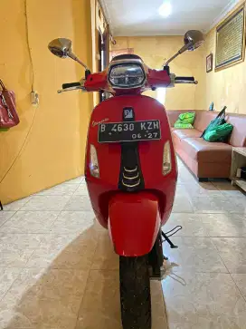 Vespa Sprint I-Get 150 – Tahun2021, Warna Merah