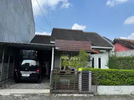 RUMAH DALAM PERUM DI JL RAYA TAJEM