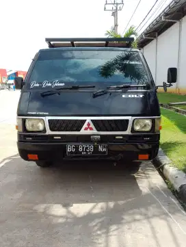Jual santai mobil L 300 tahun 2012