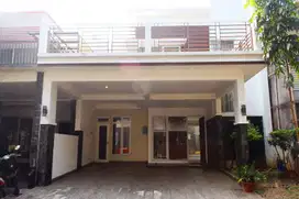 Jual Rumah 2 Lantai 9 Menit ke Gerbang Tol Cibubur 2 Siap Huni J-11695