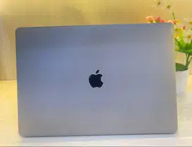 MacBook Pro 2018 Dual VGA 15inc Core I9 Ram 16GB SSD 256GB