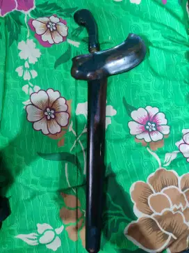 naga geni ngemut emas