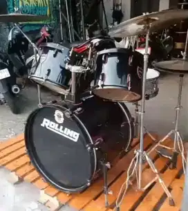 Drum rolling Lexus plus cymbal