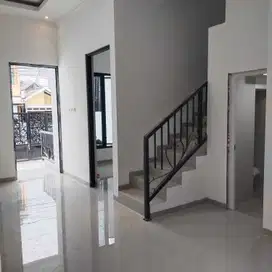 Rumah Keren 2 Lantai di Kalisari Jakarta Timur