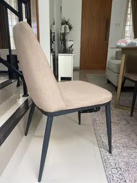 Dijual 4 Kursi Makan Informa Mulus