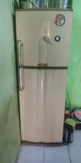 Dijual kulkas merk Tanto