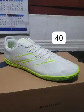 Sepatu Mills Futsal