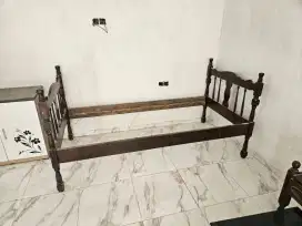 Kasur kayu dan nakas